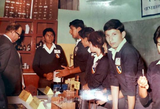 Colegio Peruano Chino Diez de Octubre - Vitrina de Fotos