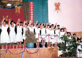 Colegio Peruano Chino Diez de Octubre - Promoción 1987 - Graduación - Momento durante la coreografía en el auditorio (1987)
